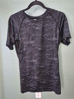 Black Patterned Short-Sleeve Athletic Tee